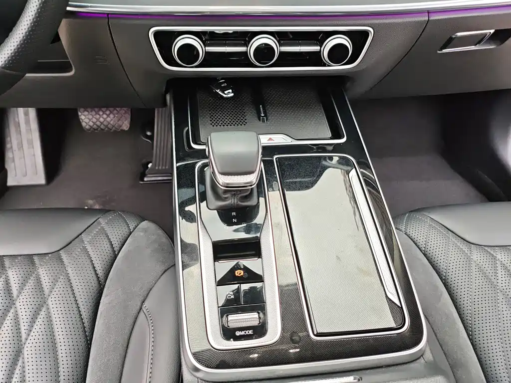 Hongqi HS5 2023 2.0T Qixiang Pro 500,000 Commemorative Edition купить на сайте DeffCars