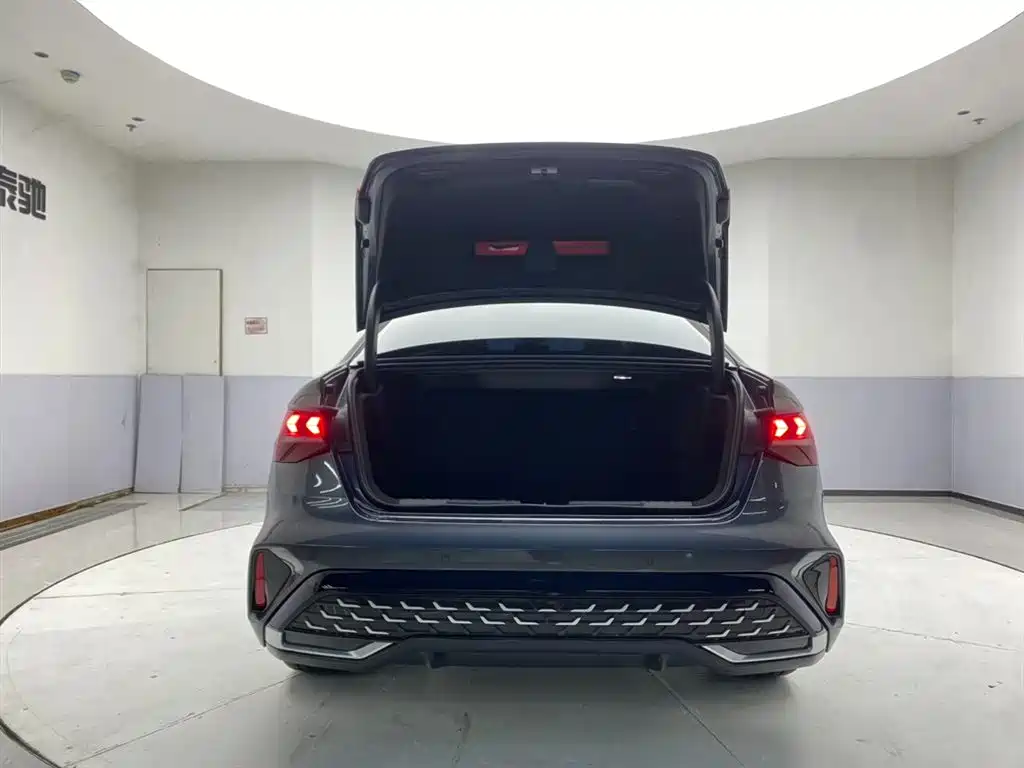 Audi A3 2026 A3L Limousine 35TFSI Flying Spur Exclusive купить на сайте DeffCars