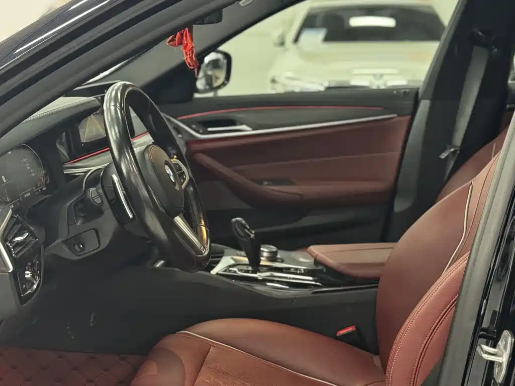 BMW 5 Series 2021 530Li Leading M Sports Package купить на сайте DeffCars