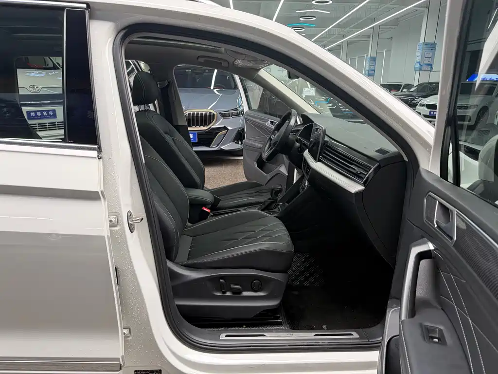 Tiguan L 2022 330TSI automatic two-wheel drive R-Line version купить на сайте DeffCars