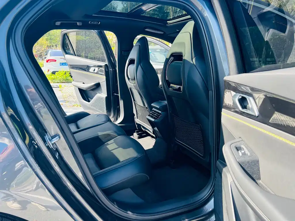 Lynk & Co 03 2023 2.0TD DCT Pro купить на сайте DeffCars