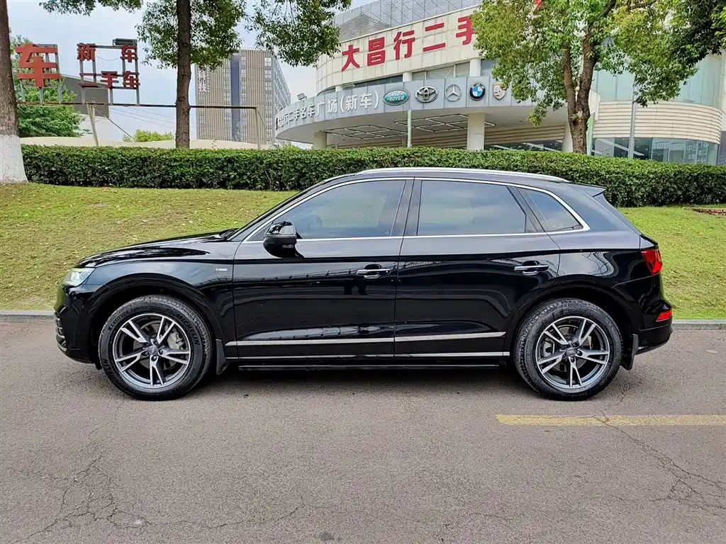 Audi Q5L 2018 40 TFSI enjoys fashionable style, National V купить на сайте DeffCars