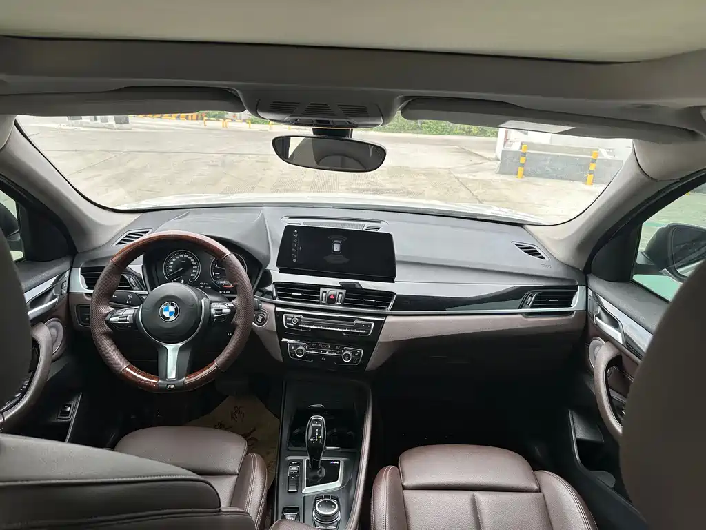 BMW X1 2022 sDrive25Li Leading купить на сайте DeffCars