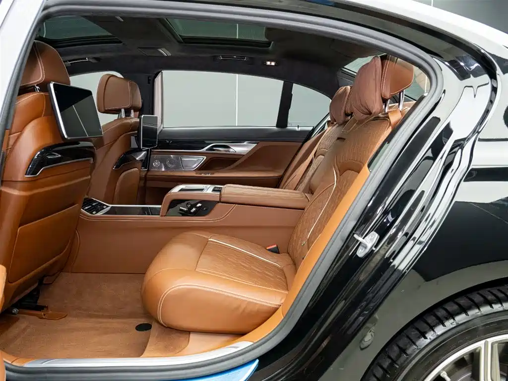 BMW 7 Series 2019 facelift M760Li xDrive V12 Sports Package купить на сайте DeffCars