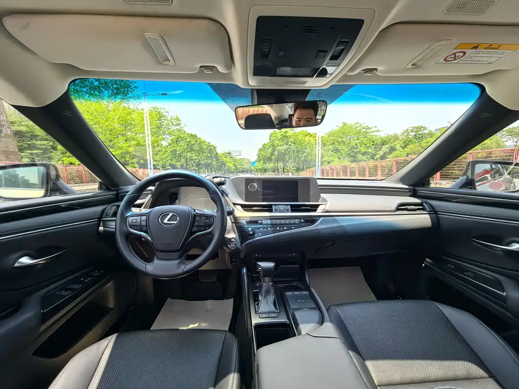 Lexus ES 2018 200 Excellence Edition National V купить на сайте DeffCars