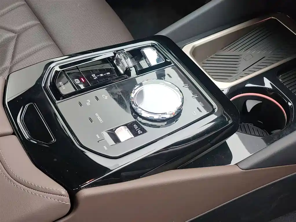 BMW 5 Series 2024 530Li Leading M Sports Package купить на сайте DeffCars