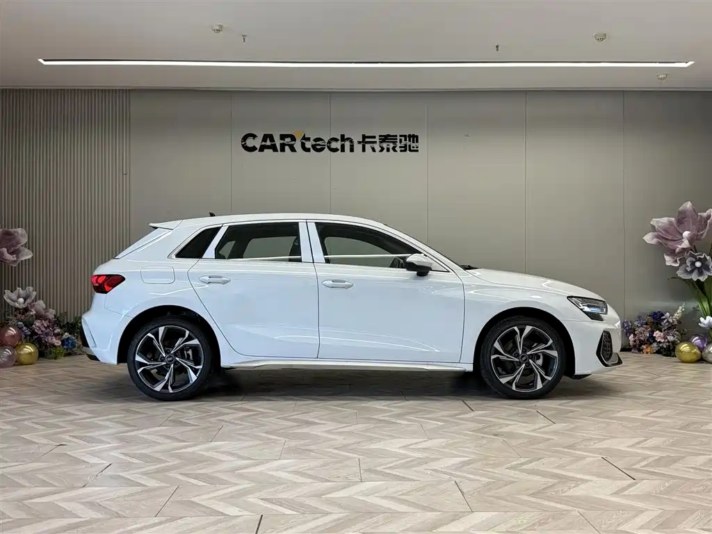 Audi A3 2025 Sportback 35TFSI Flying Spur Exclusive Model купить на сайте DeffCars