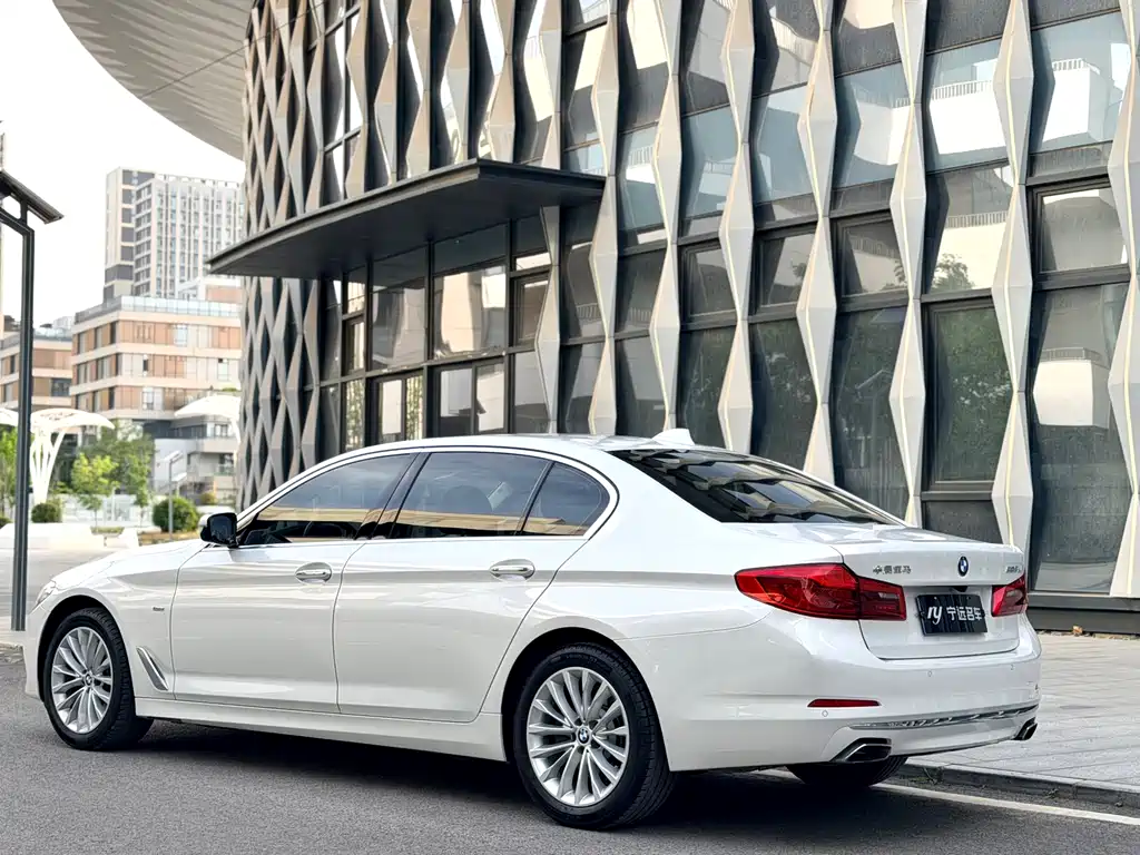BMW 5 Series 2018 525Li Luxury Package купить на сайте DeffCars