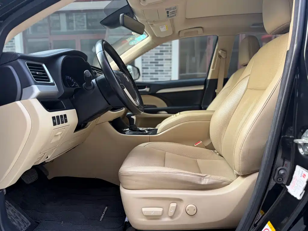 Highlander 2018 2.0T two-wheel drive luxury version, 7 seats, National V купить на сайте DeffCars