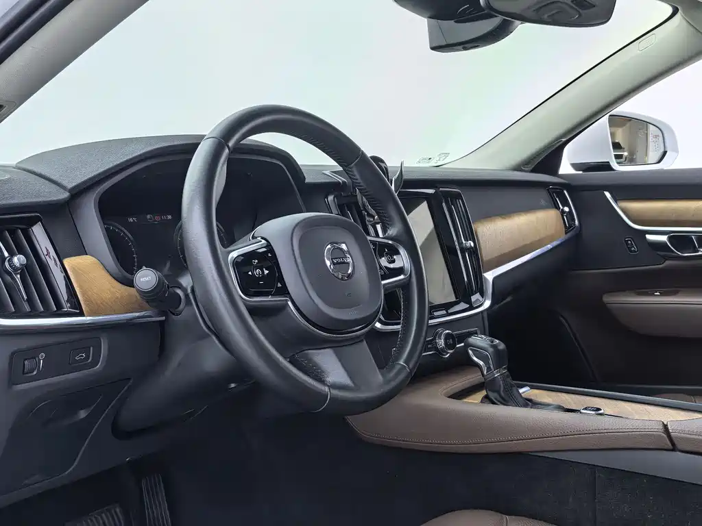 Volvo S90 2020 T5 Zhiyi Luxury Edition купить на сайте DeffCars