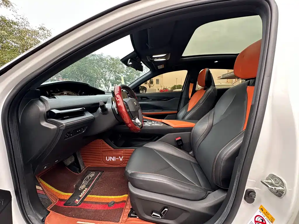 Changan UNI-V 2022 1.5T premium model купить на сайте DeffCars