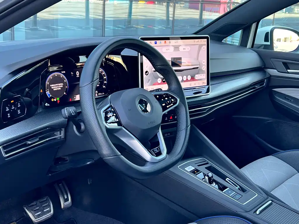 Golf 2025 facelift 300TSI R-Line купить на сайте DeffCars