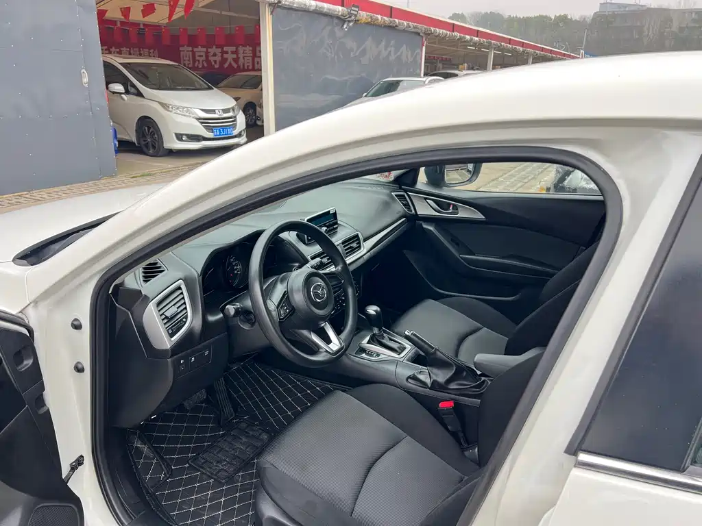 Mazda3 Angkesela 2017 hatchback 1.5L automatic luxury model National V купить на сайте DeffCars