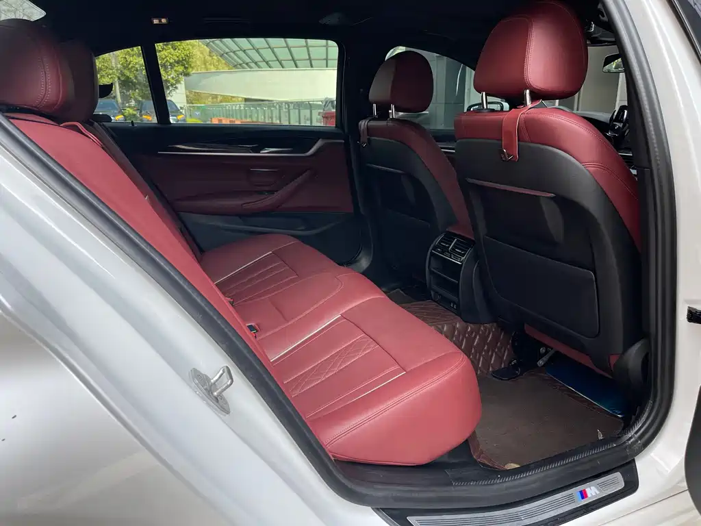 BMW 5 Series 2022 530Li Leading M Sports Package купить на сайте DeffCars