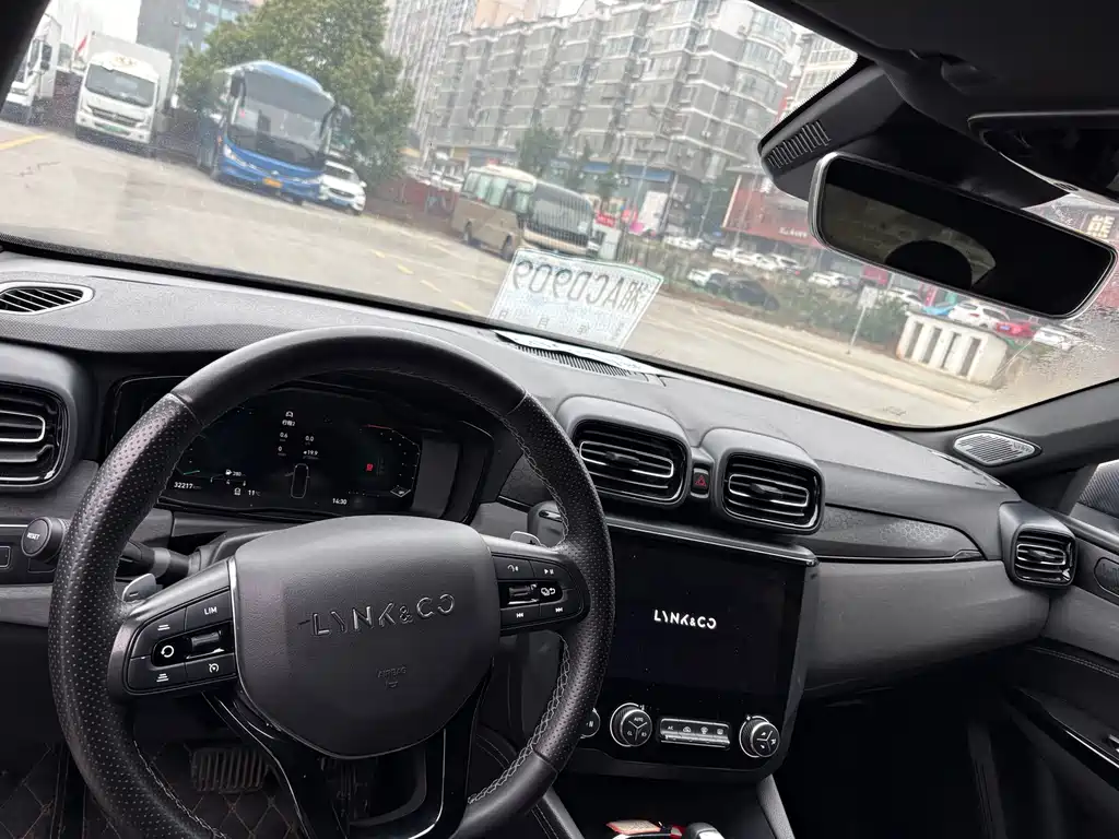 Lynk & Co 03 2021 1.5TD DCT Pro купить на сайте DeffCars