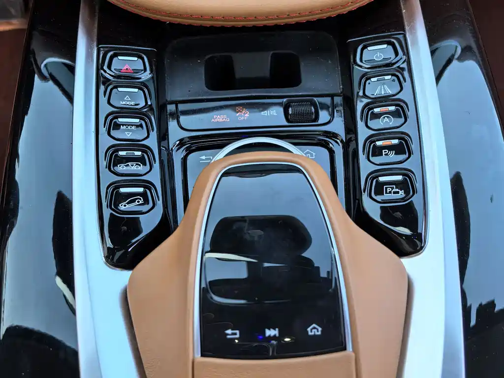 Aston Martin DBX 2022 4.0T V8 купить на сайте DeffCars