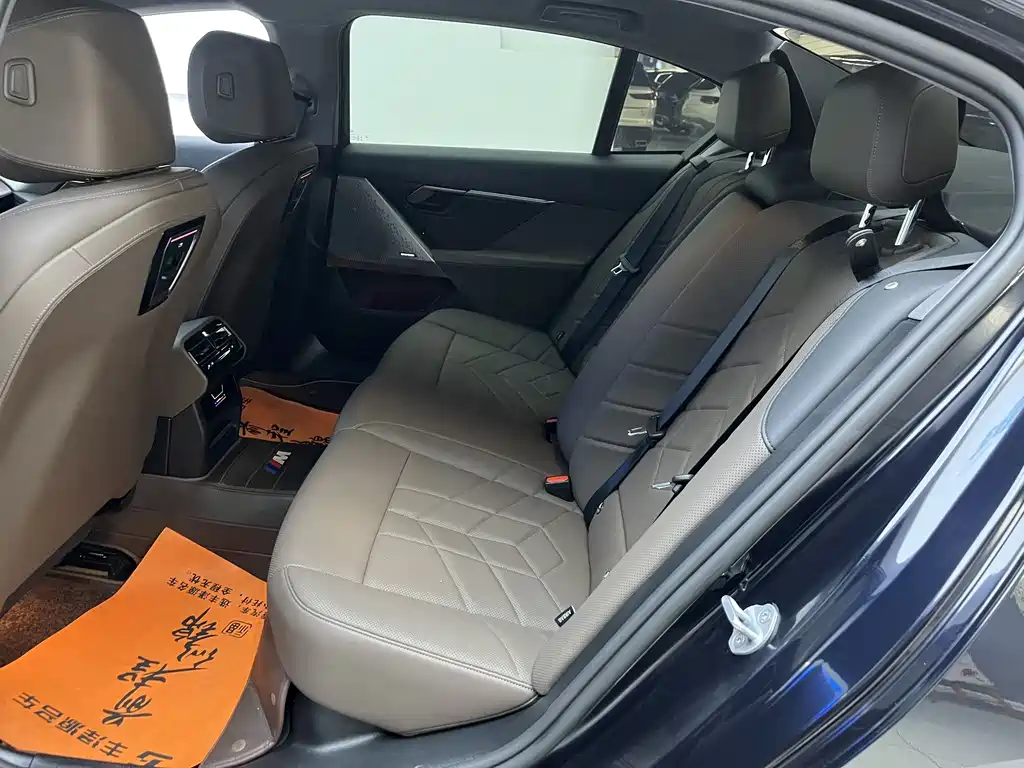 BMW 5 Series 2025 530Li Leading M Sports Package купить на сайте DeffCars