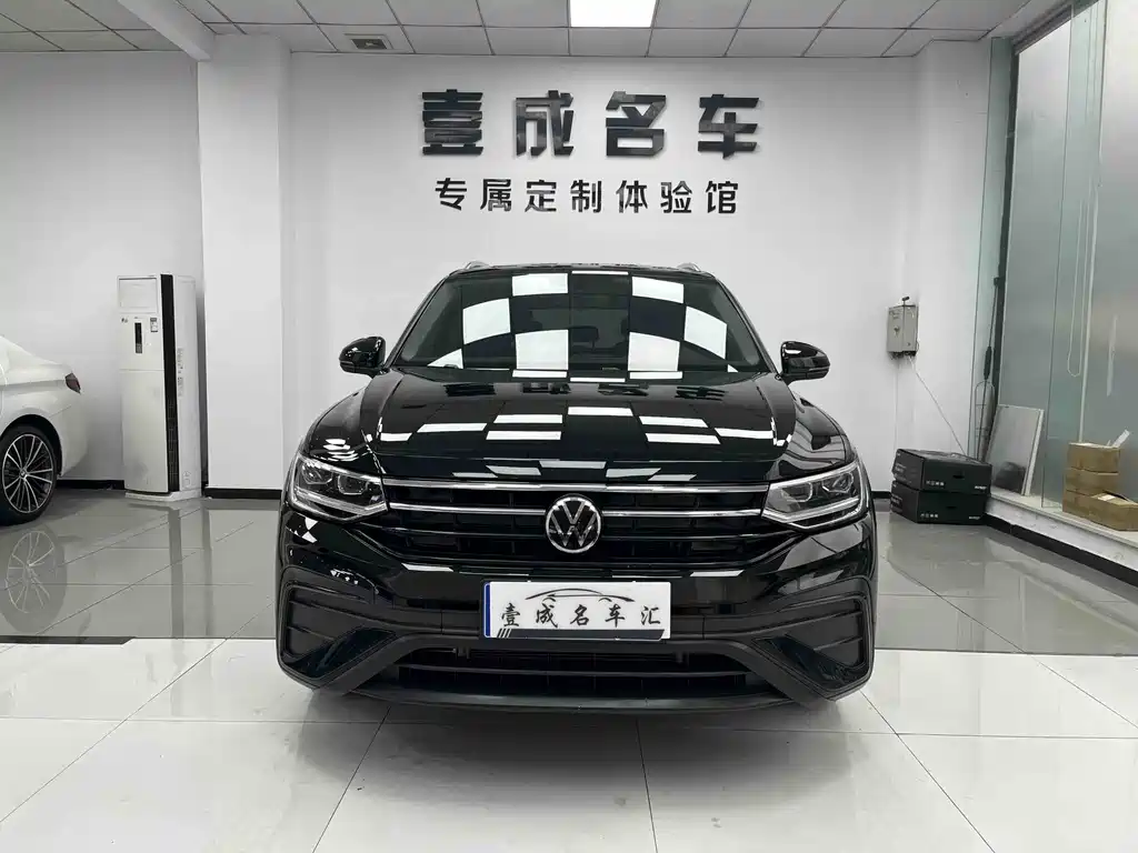Tiguan L 2025 Outstanding Model 300TSI Automatic Two-wheel Drive Dragon Edition купить на сайте DeffCars