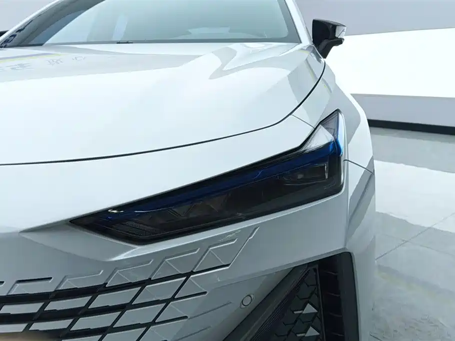 Changan UNI-V 2023 1.5T exclusive model купить на сайте DeffCars