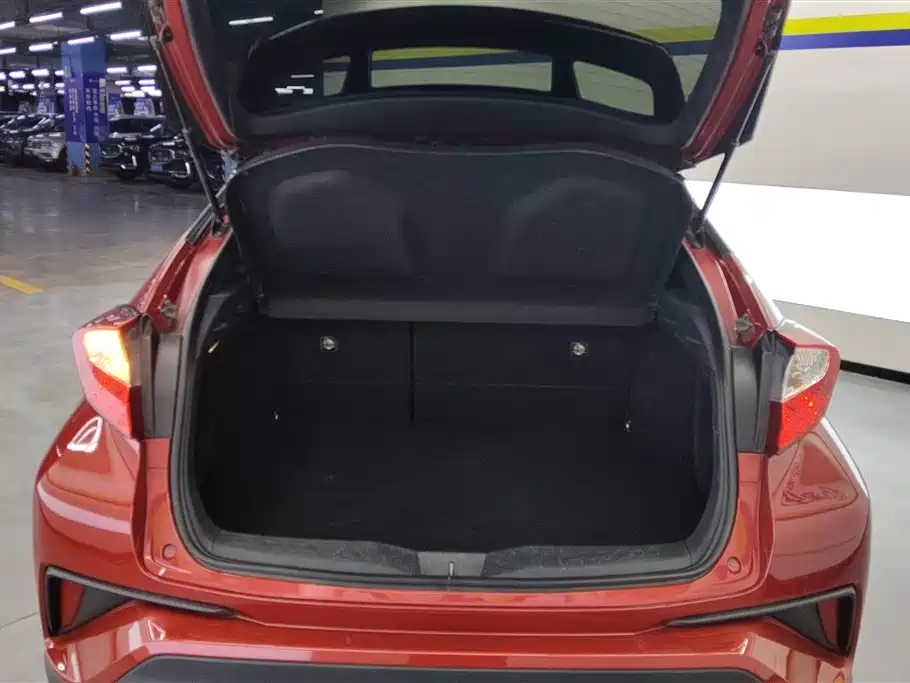 Toyota C-HR 2018 2.0L Leading Sunroof Version National VI купить на сайте DeffCars