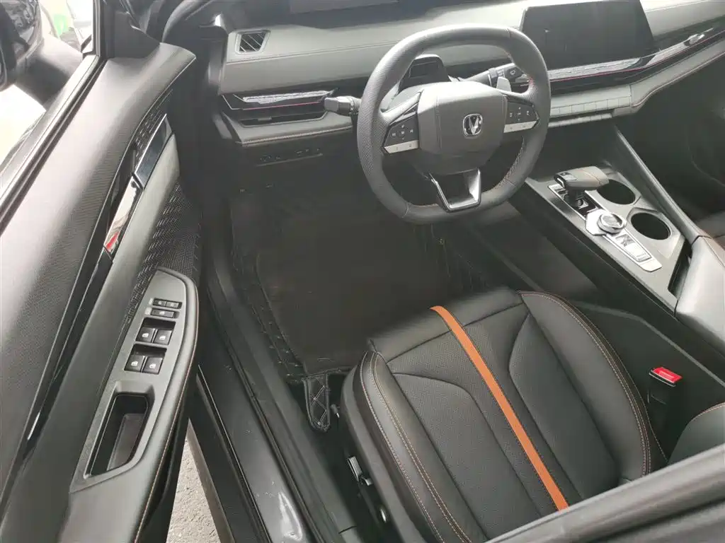 Changan UNI-V 2024 1.5T premium model купить на сайте DeffCars