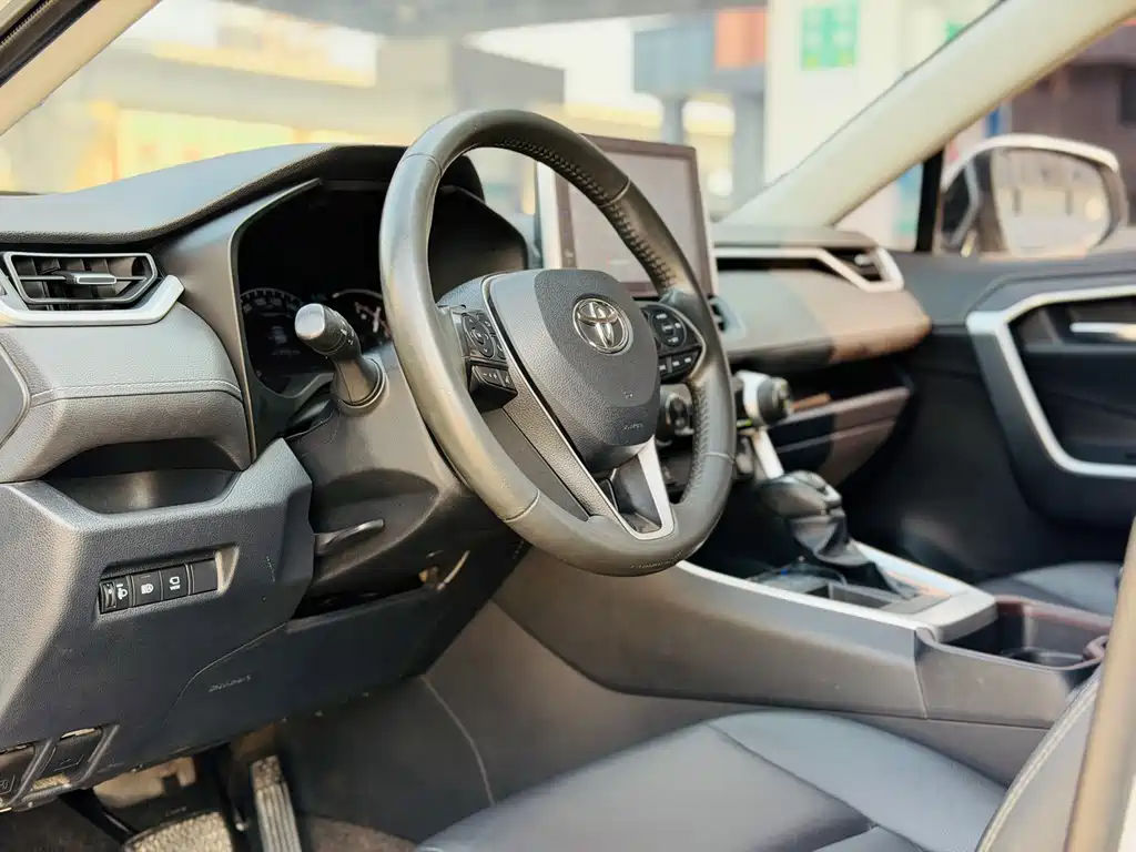 RAV4 Rongfang 2021 2.0L CVT two-wheel drive fashion PLUS version купить на сайте DeffCars