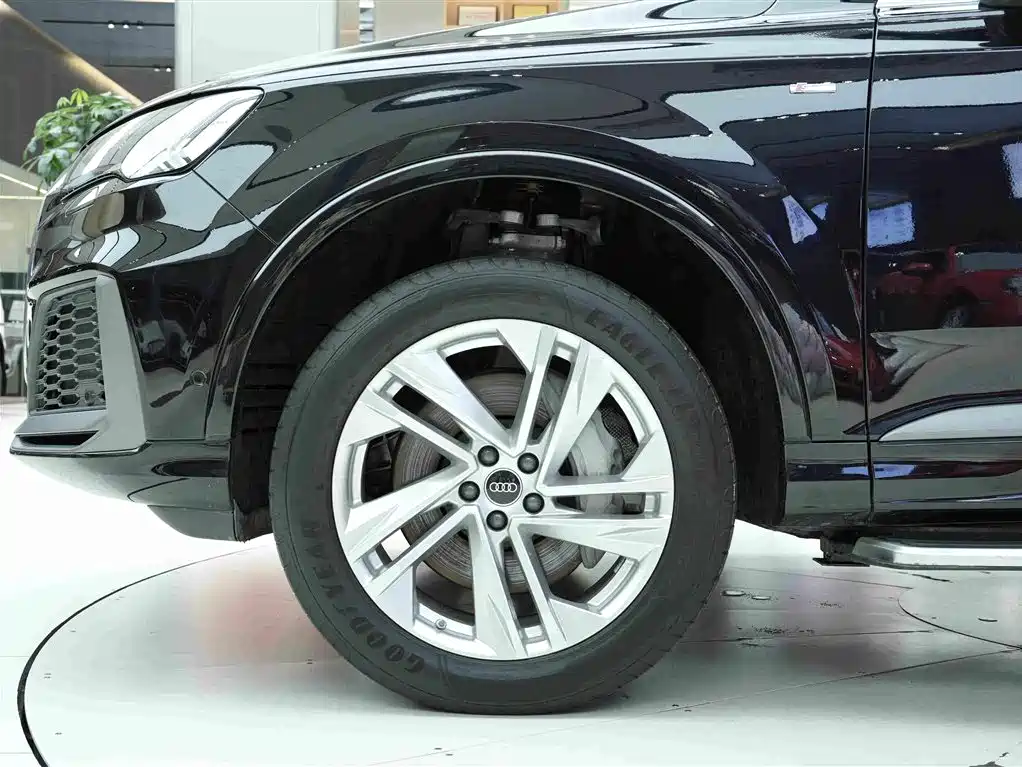 Audi Q7 2021 55 TFSI quattro S line sports version купить на сайте DeffCars