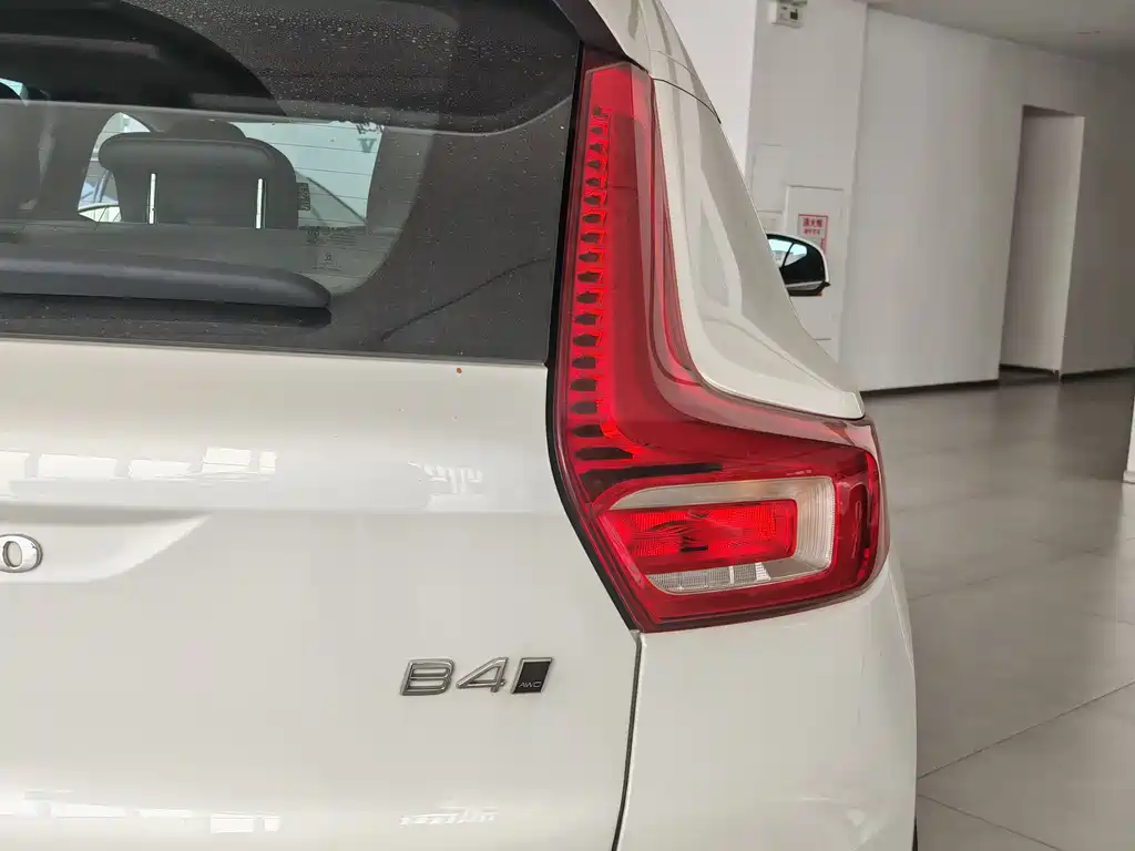 Volvo XC40 2025 B4 four-wheel drive Zhiyuan luxury version купить на сайте DeffCars