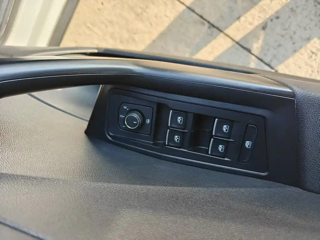 T-ROC 2022 model 280TSI DSG two-wheel drive elite PLUS купить на сайте DeffCars