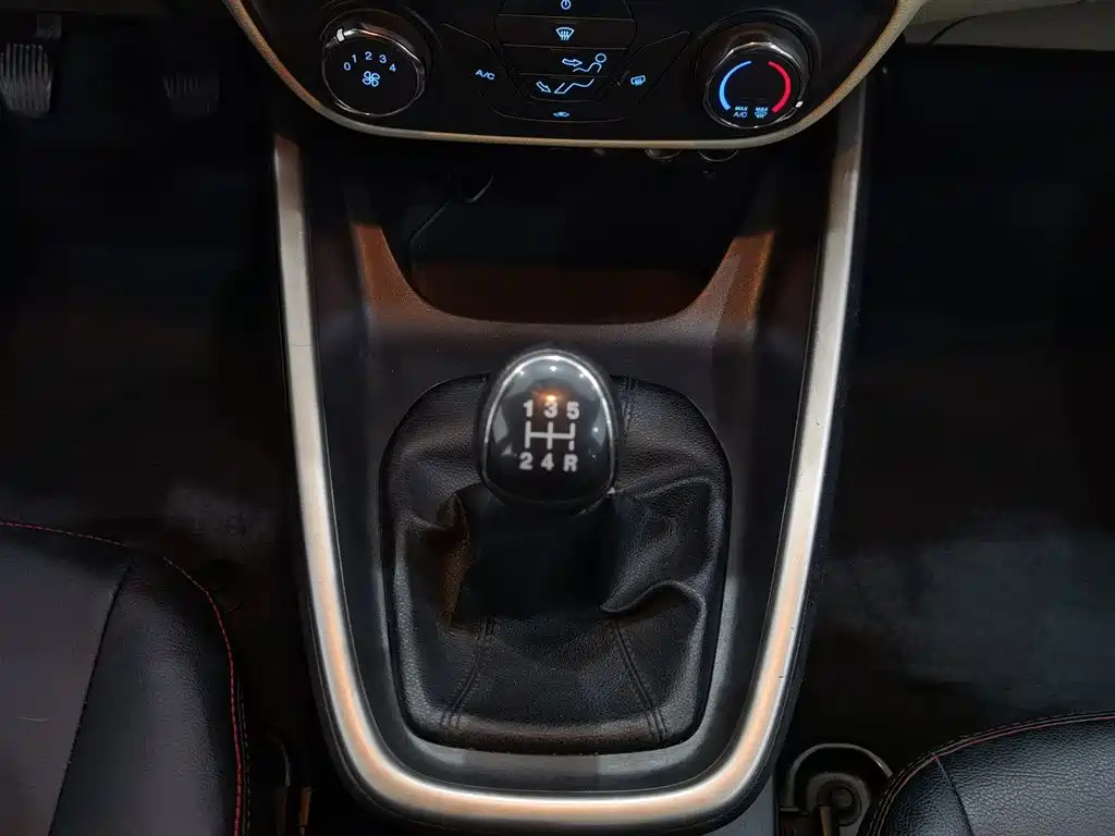 Escort 2017 facelift 1.5L manual comfort type купить на сайте DeffCars