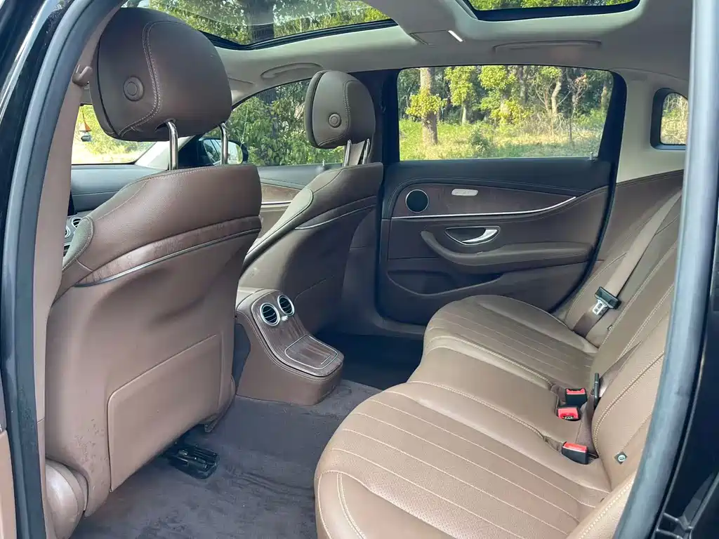Mercedes-Benz E-Class 2023 E 260 L купить на сайте DeffCars