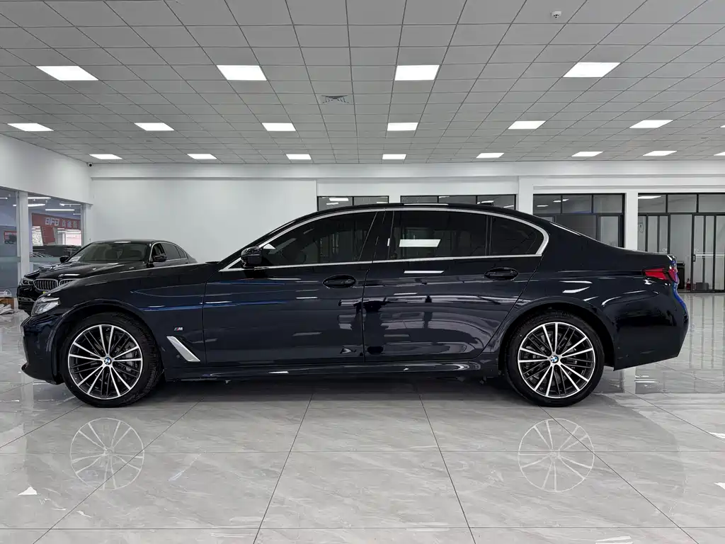 BMW 5 Series 2022 530Li Leading M Sports Package купить на сайте DeffCars