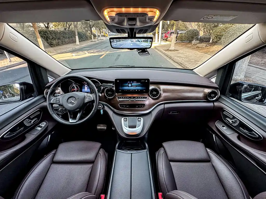 Mercedes-Benz V-Class 2022 V 260 L Long Wheelbase Premium Edition купить на сайте DeffCars