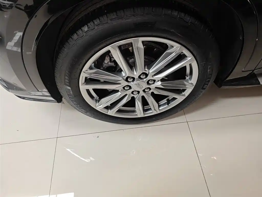Cadillac XT6 2022 2.0T seven-seat two-wheel drive luxury model купить на сайте DeffCars