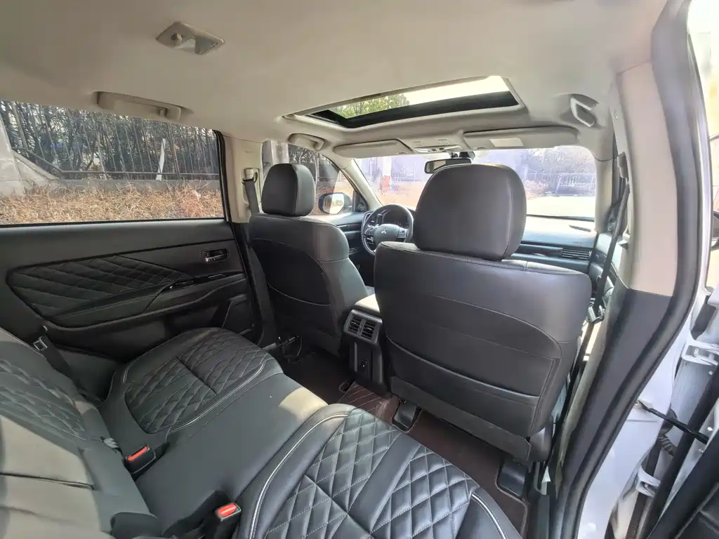 Outlander 2021 2.4L four-wheel drive solar version 5 seats купить на сайте DeffCars