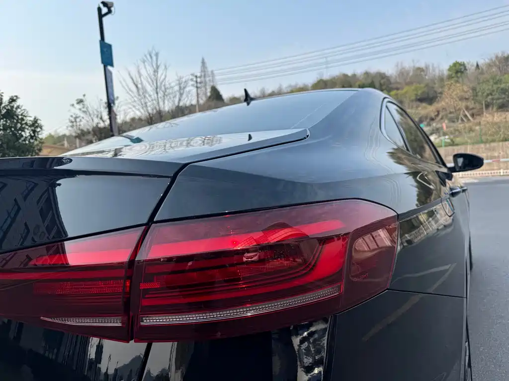 Passat 2025 Outstanding Model 380TSI Longyao Edition купить на сайте DeffCars