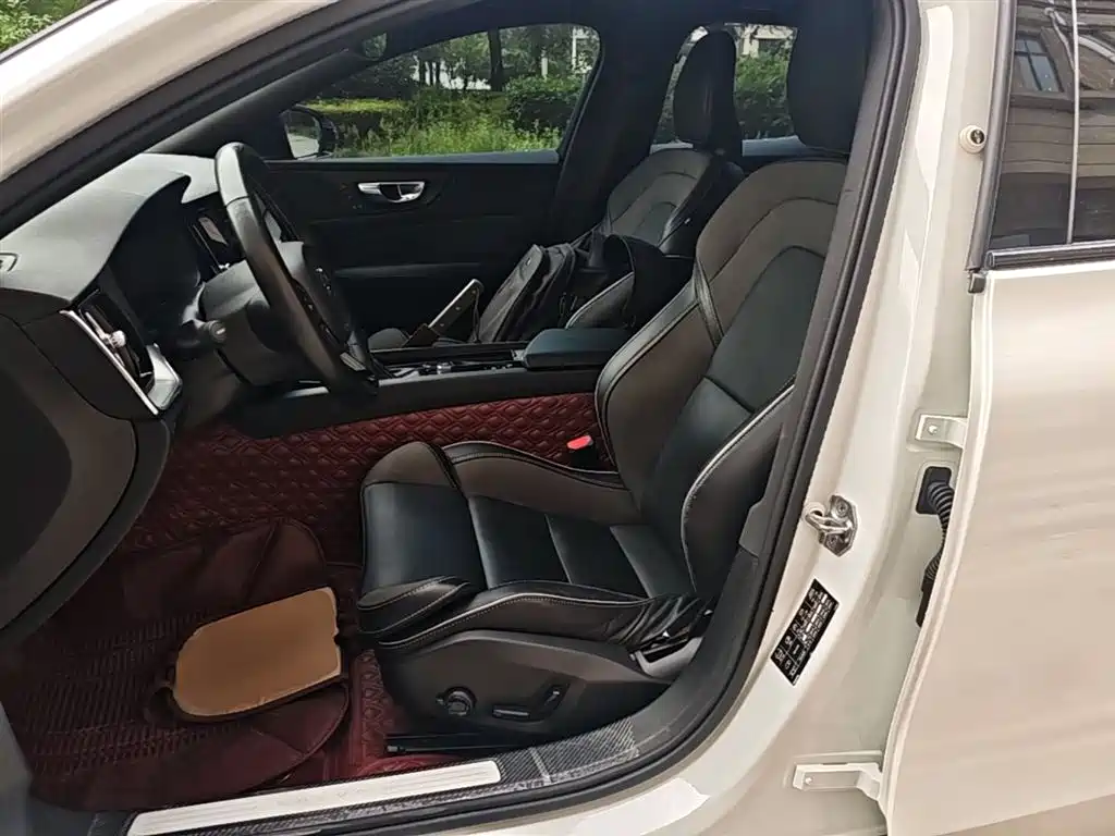 Volvo S60 2021 T4 Zhiyuan Sport Edition купить на сайте DeffCars