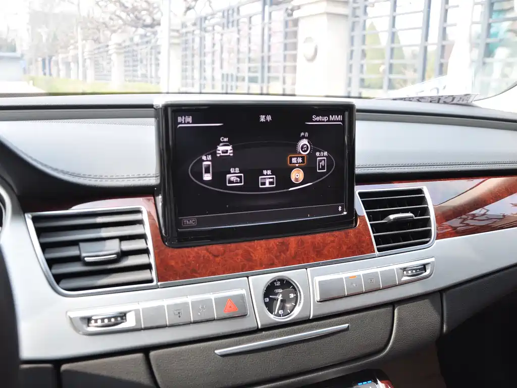Audi A8 2011 A8L 3.0 TFSI quattro premium model 245kW купить на сайте DeffCars