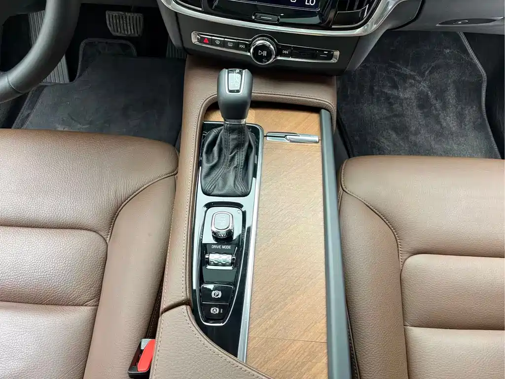 Volvo S90 2018 T5 Zhiya Edition купить на сайте DeffCars