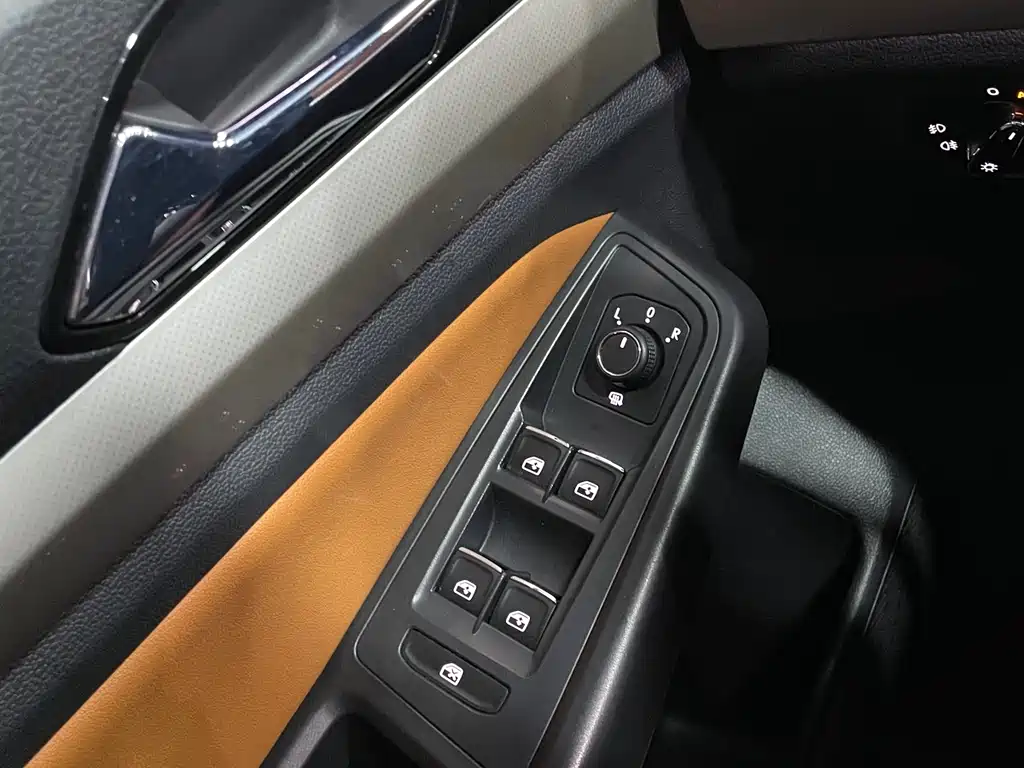 Bora 2023 model 200TSI DSG Yuexing PRO version купить на сайте DeffCars