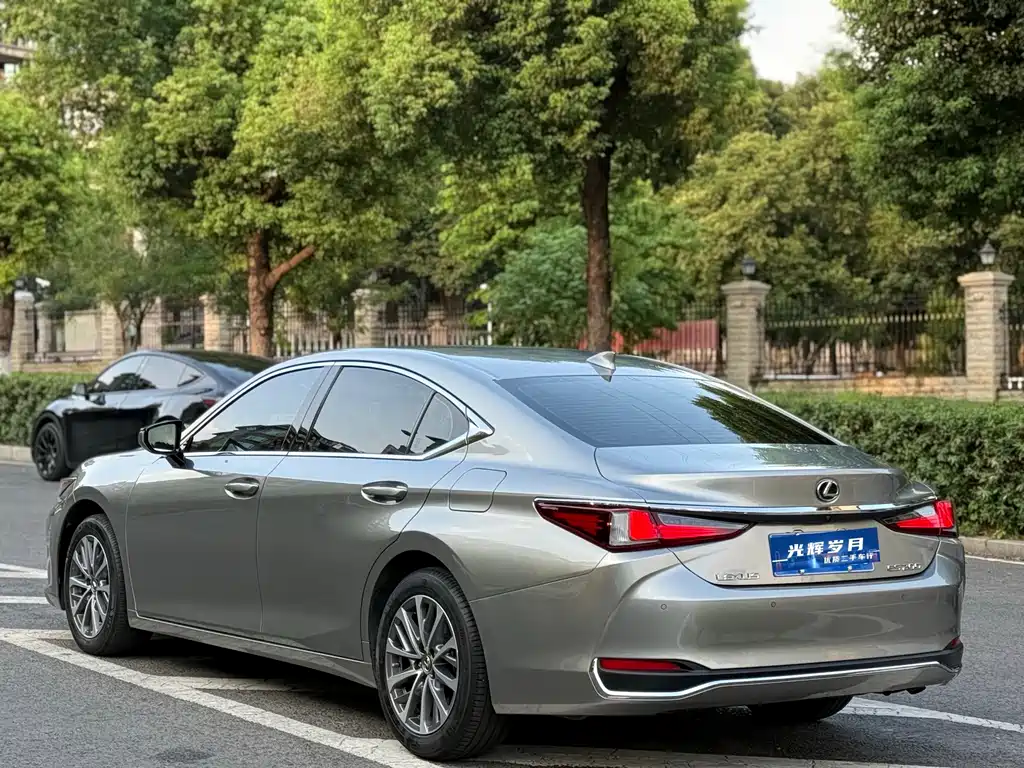 Lexus ES 2022 200 Excellence Edition купить на сайте DeffCars