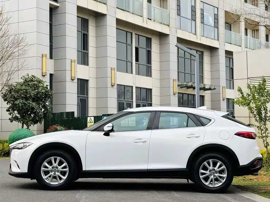 Mazda CX-4 2016 2.0L automatic two-wheel drive Blue Sky Premium Edition купить на сайте DeffCars