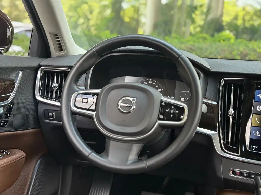 Volvo S90 2017 T4 Zhiyuan Edition купить на сайте DeffCars