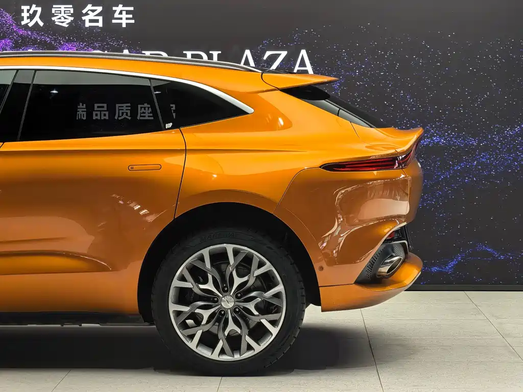 Aston Martin DBX 2022 3.0T STRAIGHT-SIX купить на сайте DeffCars