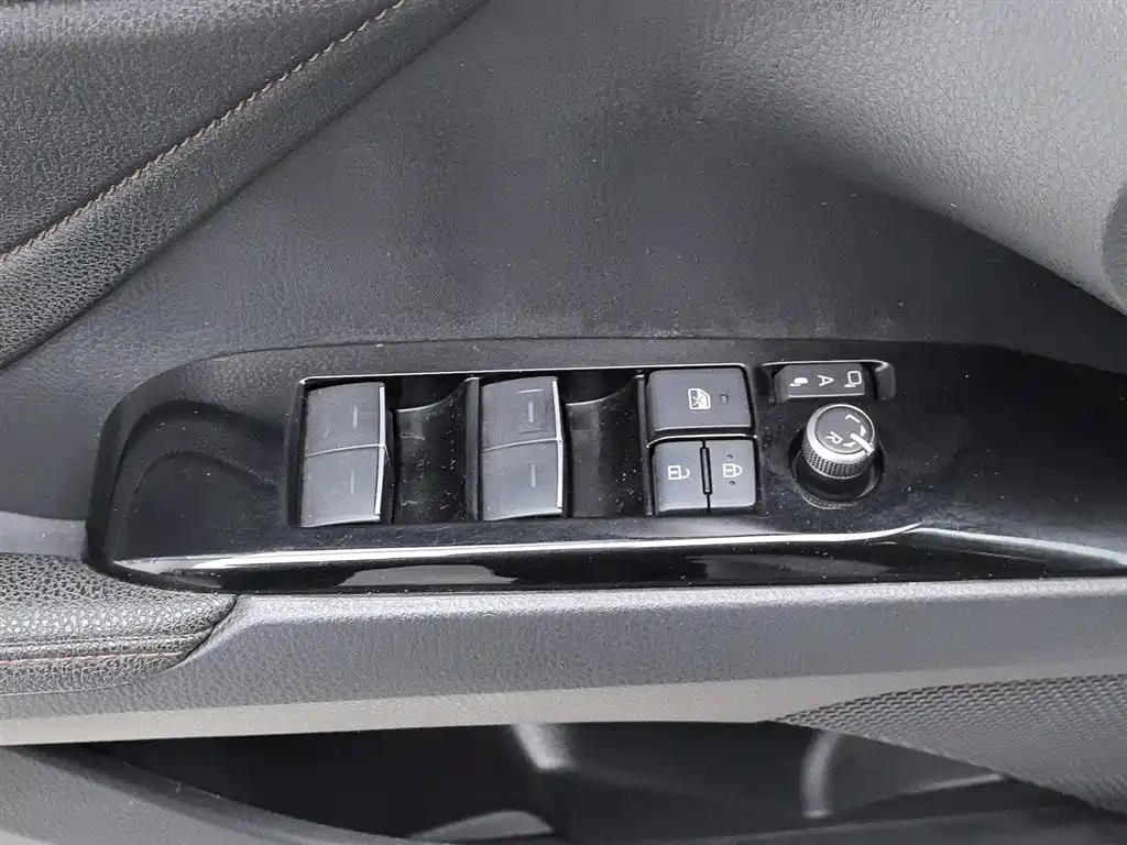Camry 2023 2.5G Deluxe Edition купить на сайте DeffCars