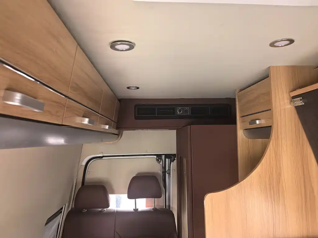 Classic Transit 2016 2.4L gasoline long-axle 6-seater high-roof multi-purpose vehicle 4G69S4N купить на сайте DeffCars