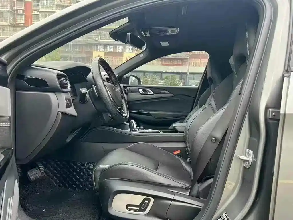 Lynk & Co 03 2020 1.5TD DCT Pro version купить на сайте DeffCars