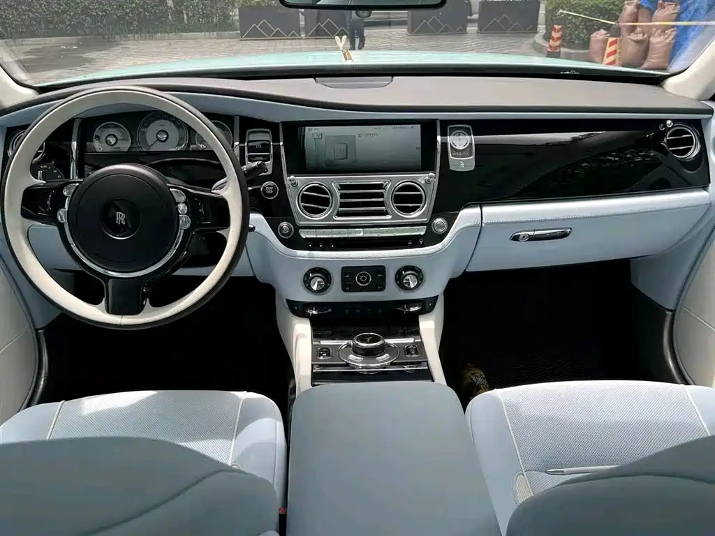 Phantom 2013 6.6T standard model купить на сайте DeffCars