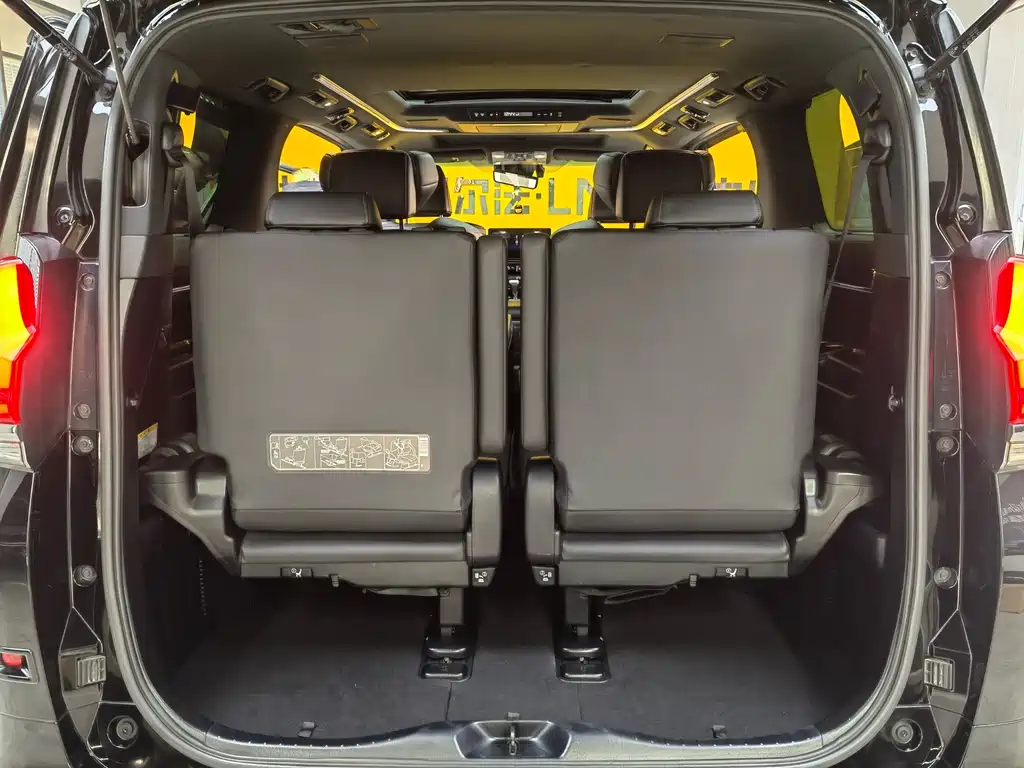 Lexus LM 2020 300h seven-seater elegant version купить на сайте DeffCars