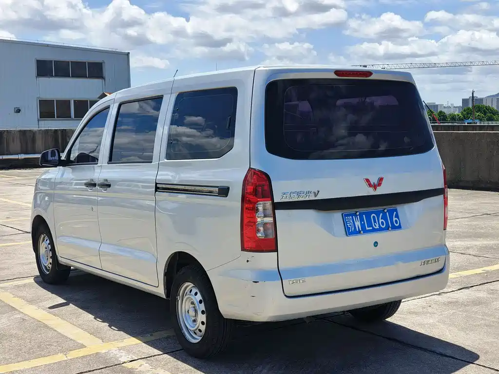 Wuling Hongguang V 2022 1.5L Jinqi version hydraulically assisted LAR купить на сайте DeffCars